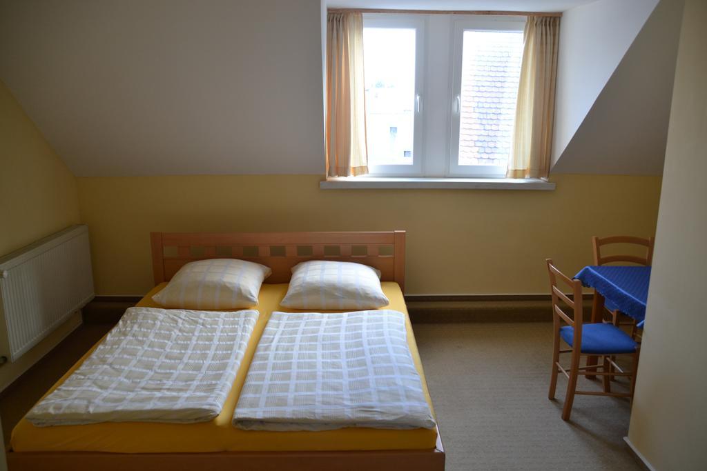 Pension Altwahnsdorf Радебойл Стая снимка